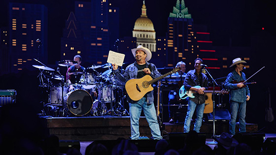 ACL 10th Annual Hall of Fame Honors Garth Brooks