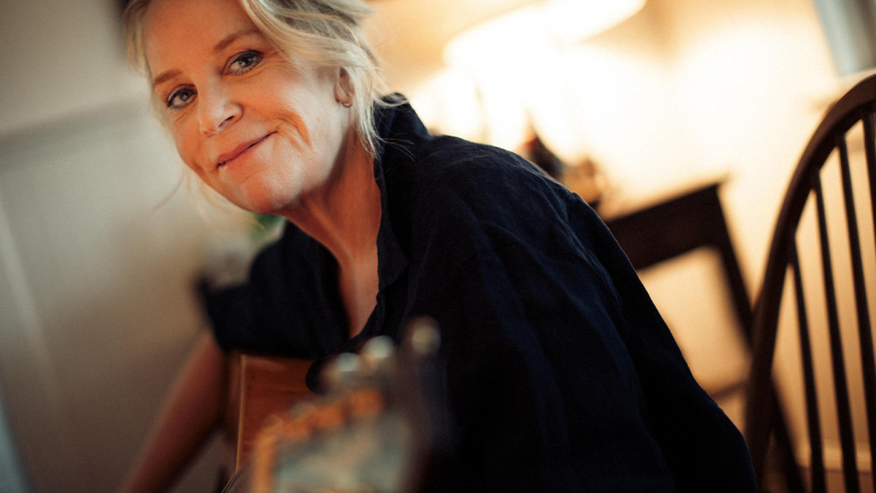 Mary Chapin Carpenter: One Night Lonely